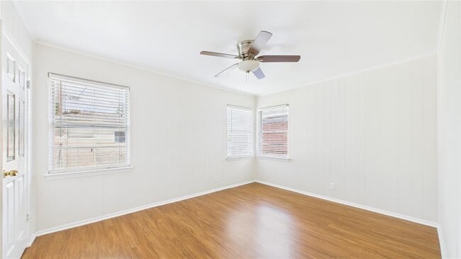 Building Photo - 2318 Reinerman St