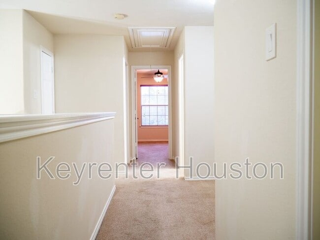 Building Photo - 47 Wickerdale Pl