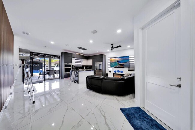 Building Photo - 1550 SW 89th Ct