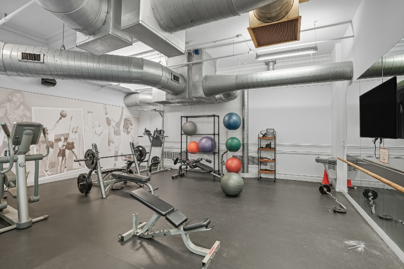 Building Photo - 98 E Lake St