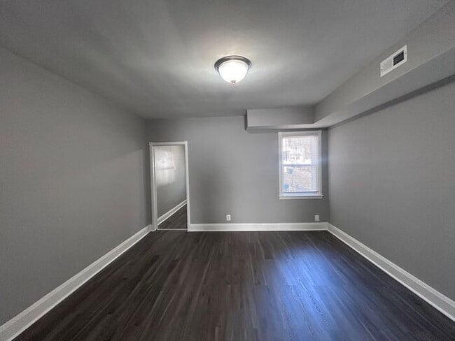 Building Photo - 3 Bedroom with Fenced in Rear Yard