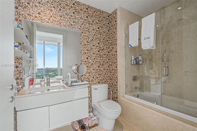 Building Photo - 2627 S Bayshore Dr