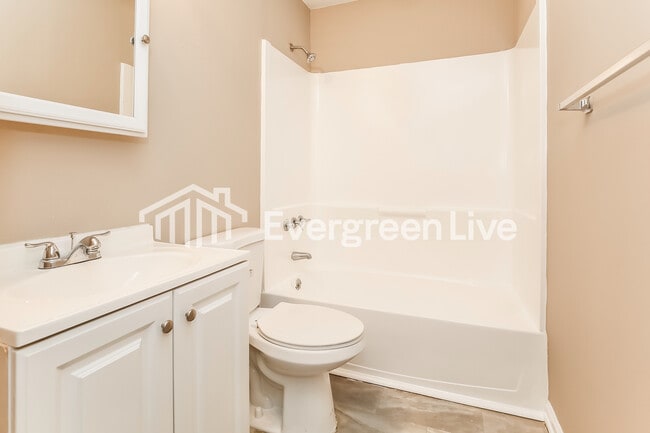 Building Photo - 2407 Phoenix Dr