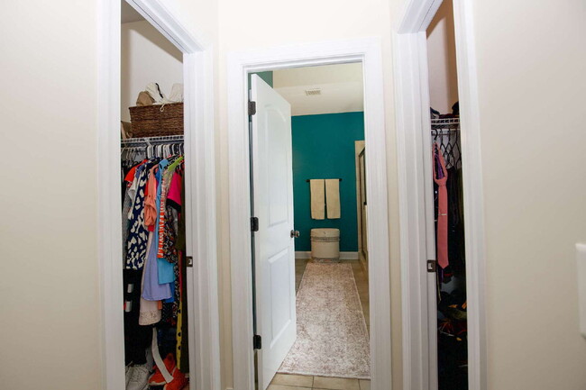 Building Photo - "Beautifully Designed, spacious 2400 Sq. F...