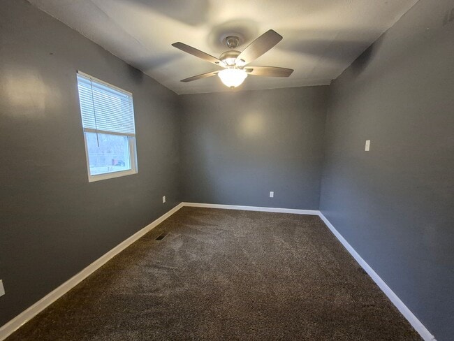 Building Photo - Cozy 2-Bedroom on quiet street
