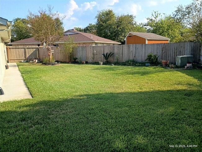 Building Photo - 2722 Lower Valley Dr