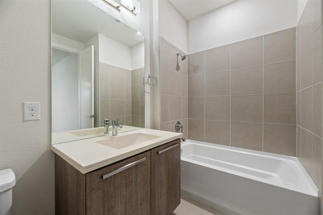 Building Photo - 5160 Statesman Ln