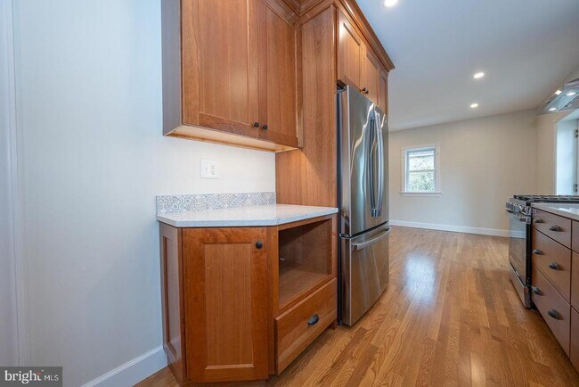 Building Photo - 28 Orchard Ln