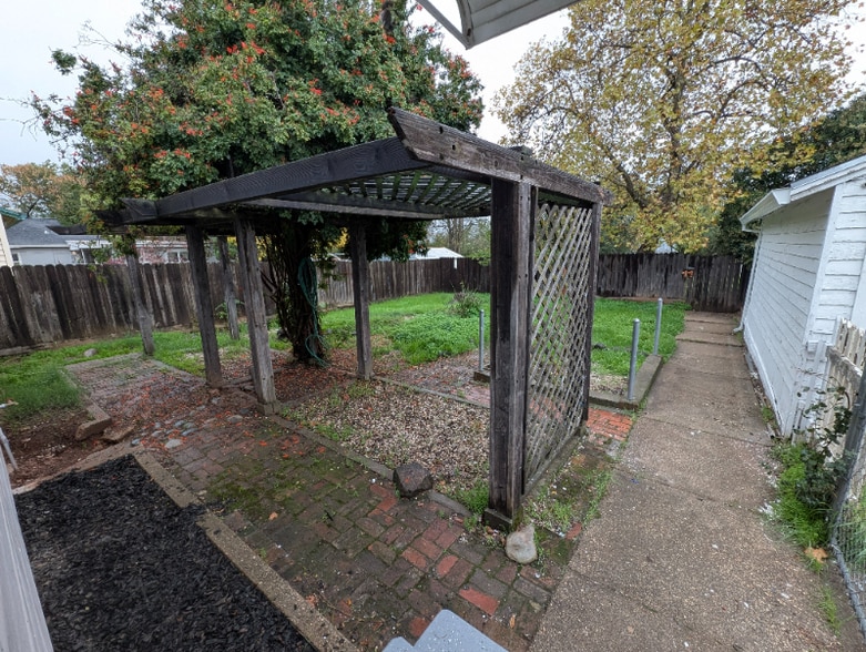 Building Photo - 2480 Baldwin Ave