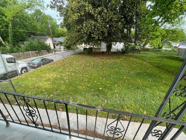 Building Photo - 1845 Lakewood Terrace SE