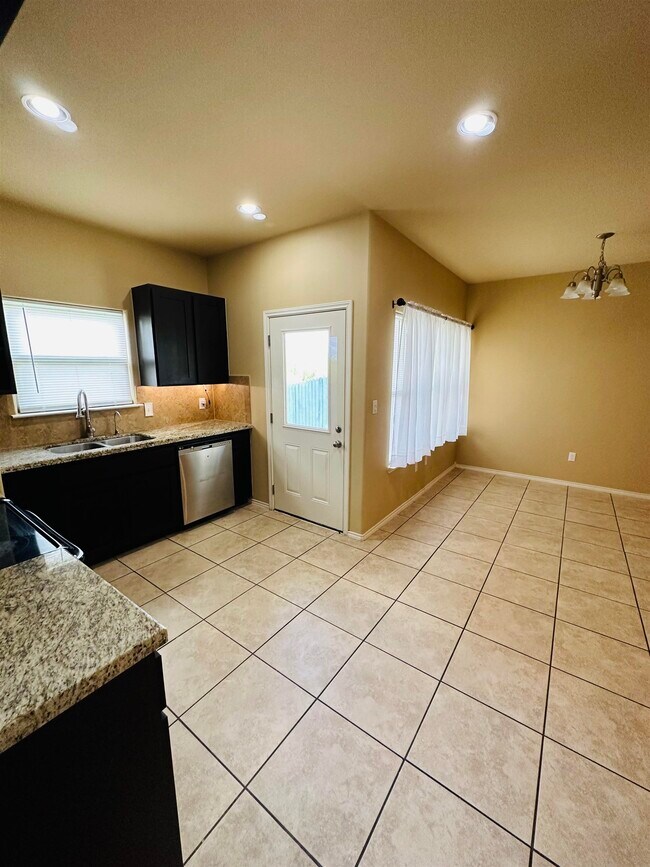 Building Photo - 5812 Montevista Dr