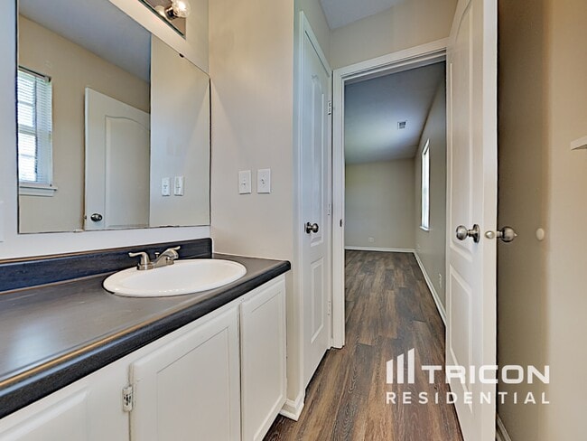 Building Photo - 11733 Shannon Pointe Rd