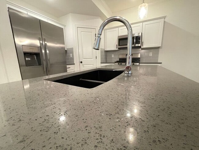 Building Photo - Gorgeous 3 bedroom / 2/5 bath in Park Hill schools!