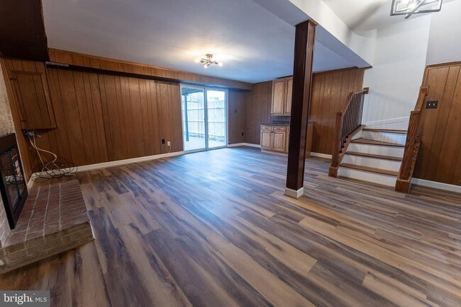 Building Photo - 7426 Rhondda Dr