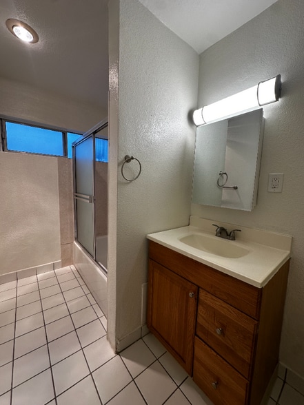 Building Photo - 1228 S Loara St