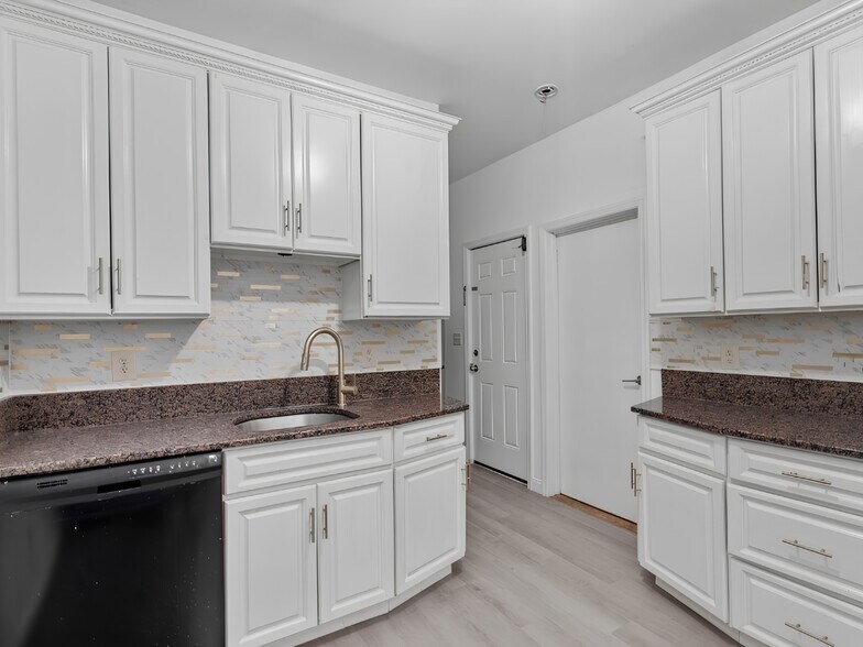 Kitchen - 22 Harrison Ave