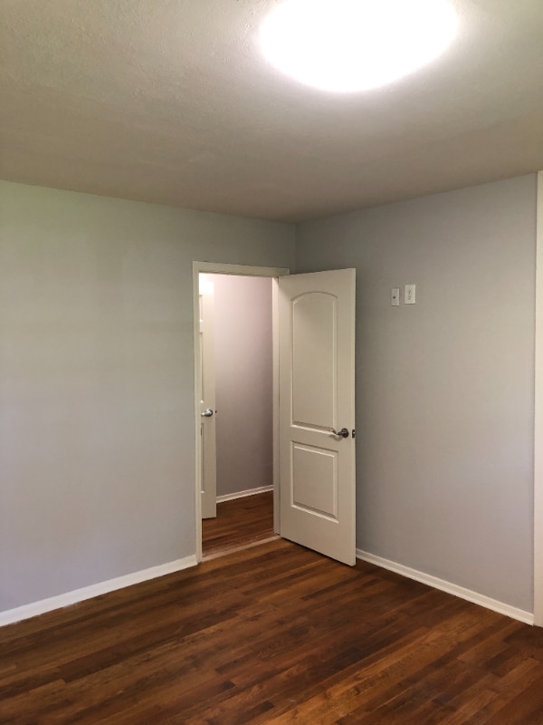 Building Photo - 1104 Lynmoor Dr NE