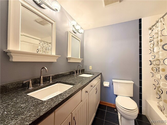 Building Photo - 8 Hummingbird Ln