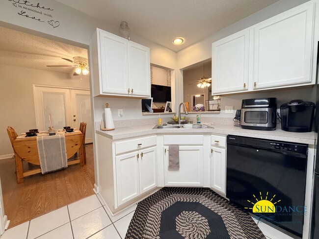 Building Photo - Charming 3BR Home in Mary Esther Near Hurlburt Field!