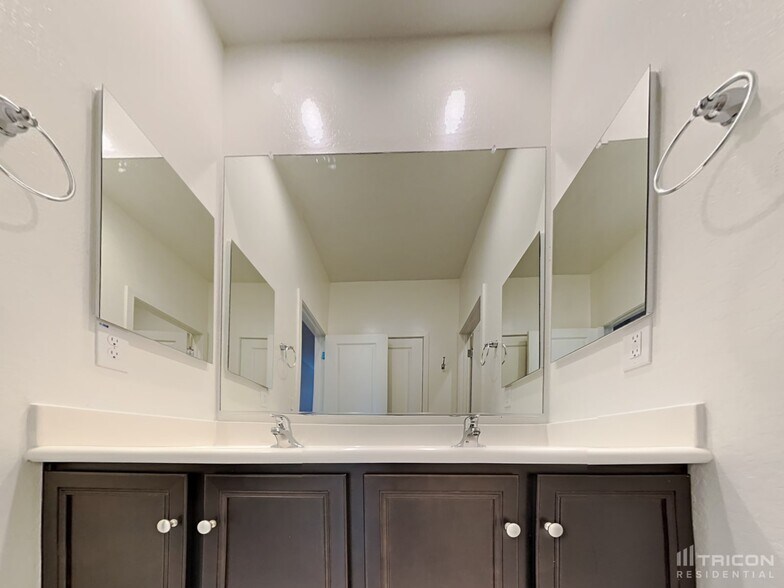 Building Photo - 2263 S 236th Dr