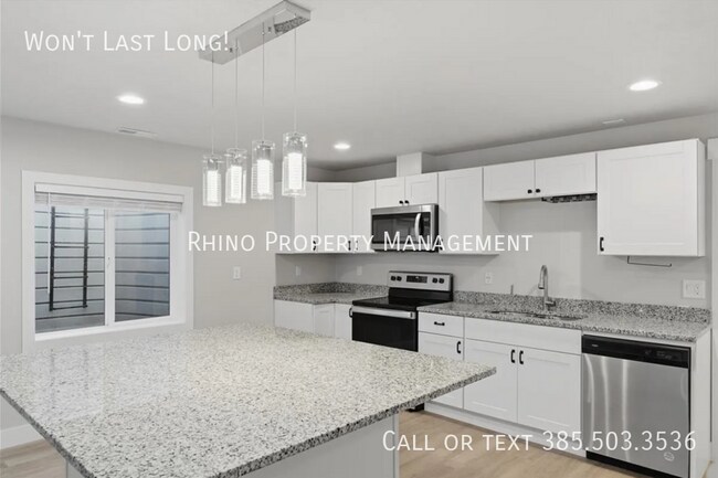 Building Photo - 4452 N Summer View Dr