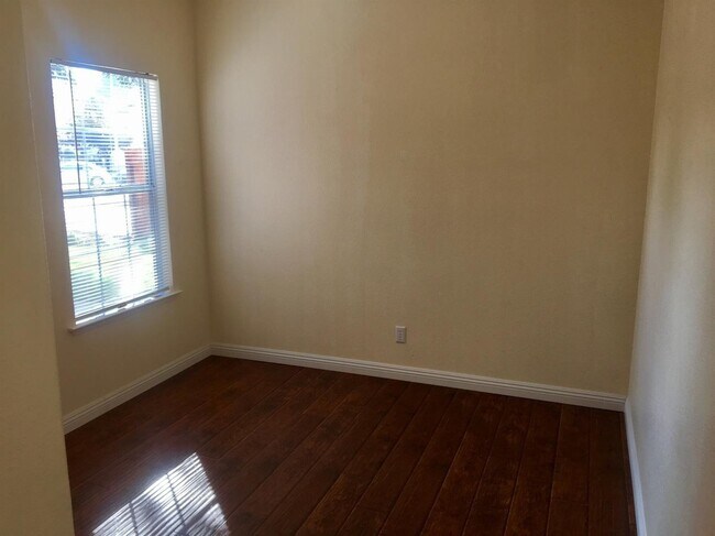 Building Photo - 10281 N Whitney Ave