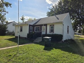 Building Photo - 1018 Dundee Ave