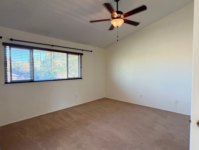 Building Photo - SOLAR POWERED 3 Bedroom 2 bath with large ...