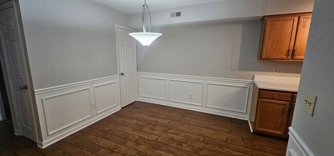 Building Photo - Stop Looking, Start Living!! Apply today