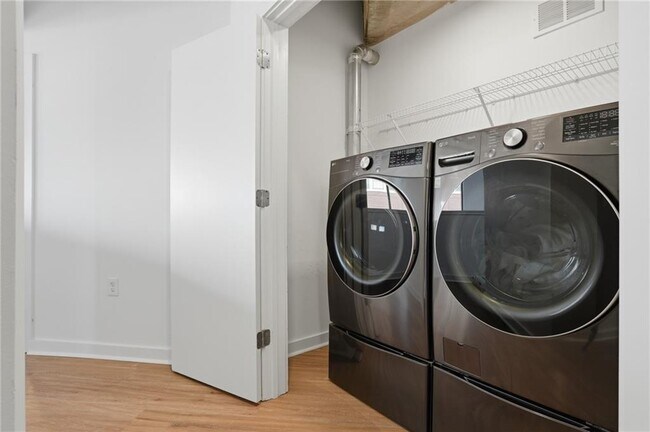 Building Photo - 260 18th St NW