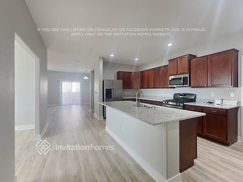 Building Photo - 583 Solano Dr