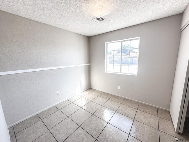 Building Photo - 3845 S Cactus Wren Way