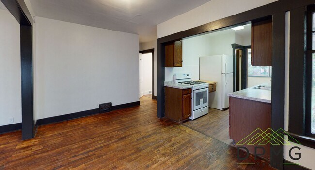 Building Photo - 317 Shepard St