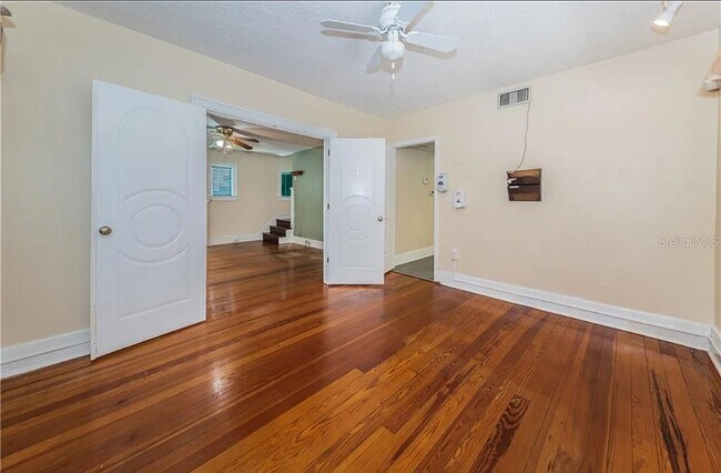 Building Photo - 638 E Tarpon Ave