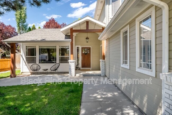 Building Photo - 1127 N Echohawk Way