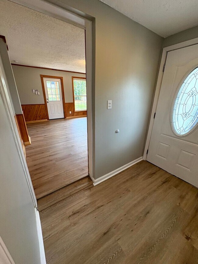 Building Photo - Cute 2 Bedroom / 1.5 Bath home in Penn Tra...