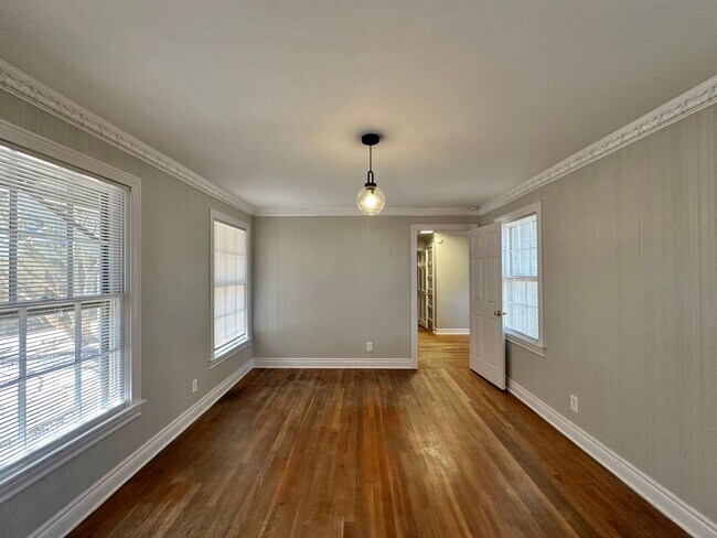 Building Photo - 1309 S Robertson Ave