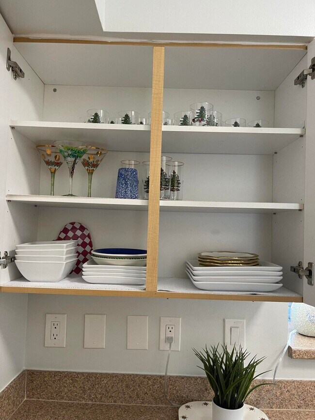 Building Photo - 616 Clearwater Park Rd