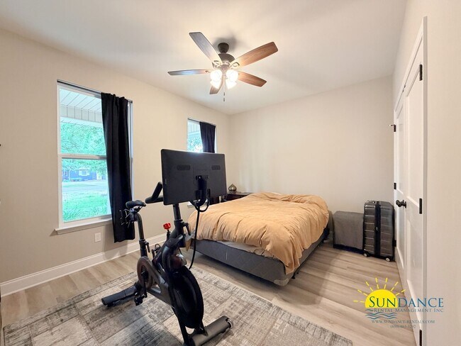 Building Photo - Stunning Shalimar 4 Bedroom / 3 Full Bathroom Home with Solar Energy Efficiency!
