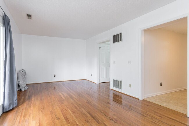 Building Photo - 1134 Mountain View Dr