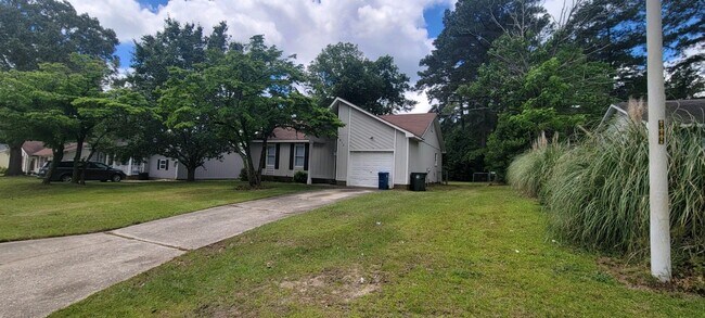 Primary Photo - 912 Hollydale Ln