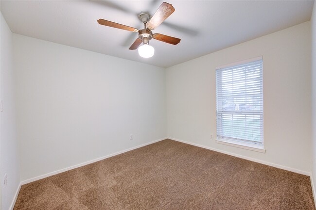 Building Photo - 2215 Squire Dobbins Dr