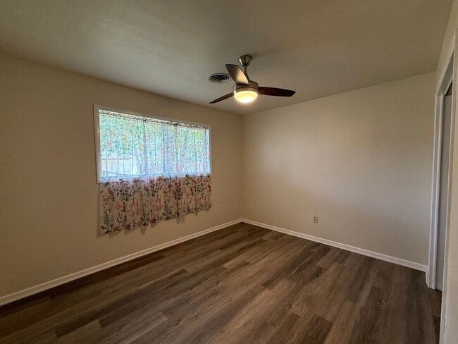 Building Photo - AUGUST PRE-LEASE!  3 Bed, 2 Bath Within Wa...