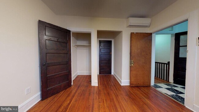 Building Photo - 728 Rock Creek Church Rd NW