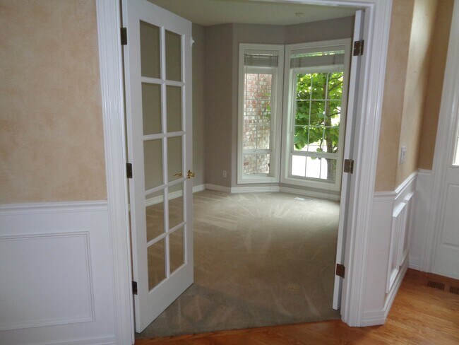 Formal Office - 17083 SW Arbutus Dr