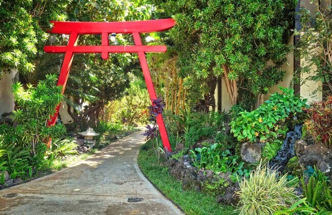 Building Photo - Spacious 2BR/2BA Condo with Garden View – Steps from the Ocean