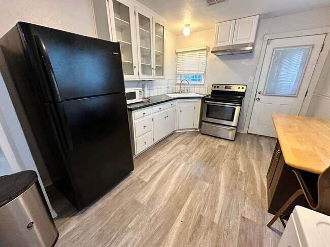Building Photo - 2 Bed 1 Bath NW OKC