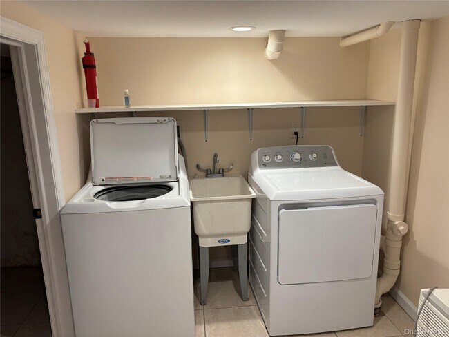 Building Photo - 536 N 6th St