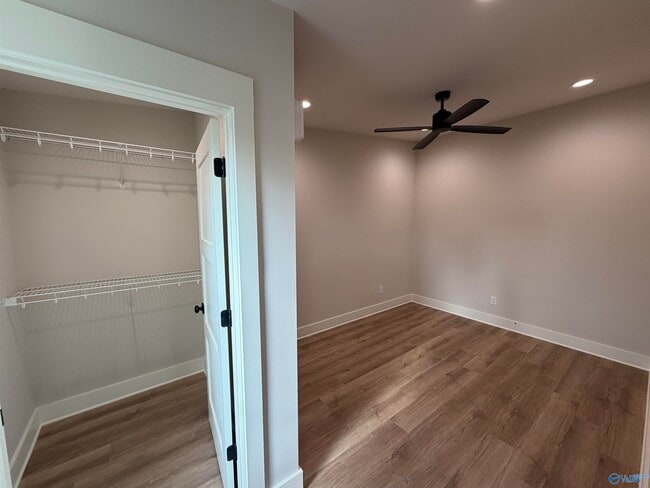 Building Photo - 14 Walnut St NE