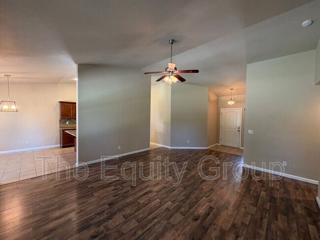 Building Photo - 3316 W Wren Ave